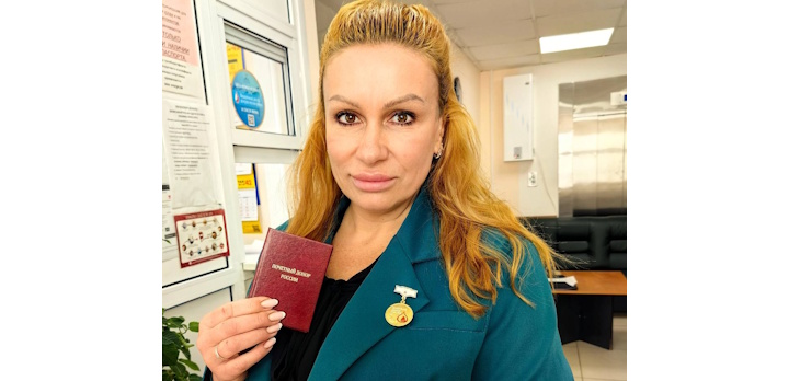 Поздравляем нашего проректора по молодежной политике Анну Рудольфовну Кузнецову с заслуженной наградой!