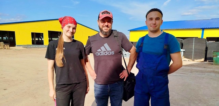 Дарья Воркуева и Матвей Есефьев сейчас проходят стажировку в СПК «РАССВЕТ»!