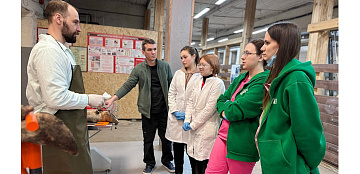 Интересное практическое занятие по уходу за копытами животных!